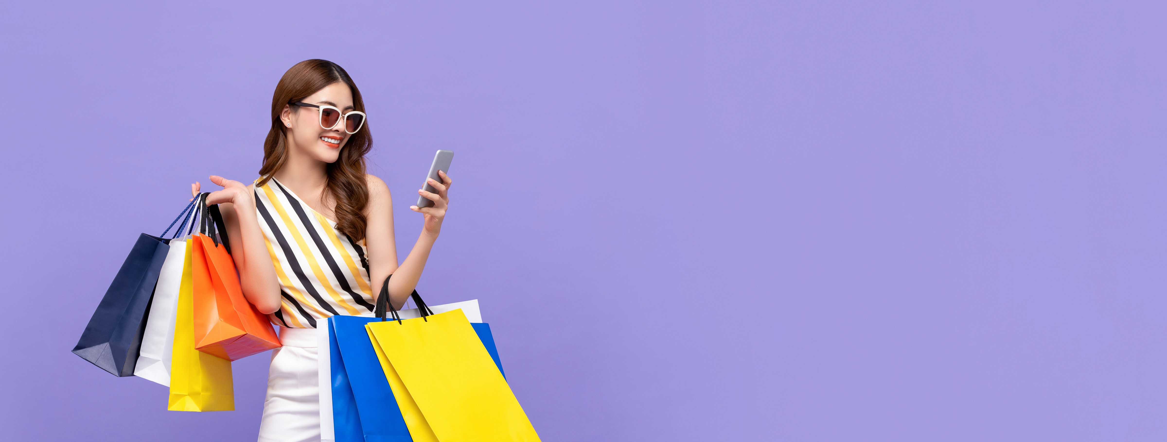 Mystery shopper using a laptop to find assignments
